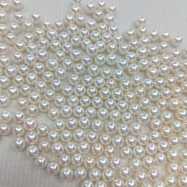 4.5-5mm white natural round freshwater loose pearls half drilled - Image 2