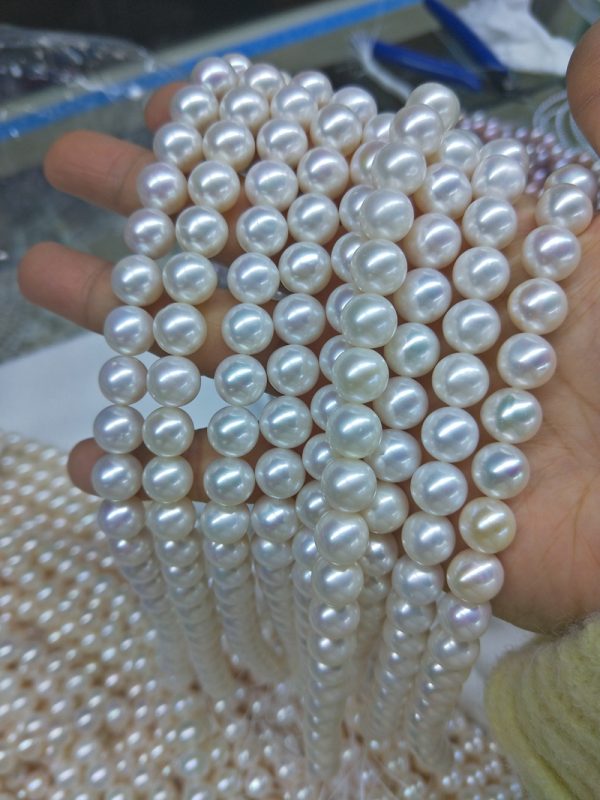 white round 9mm pearls