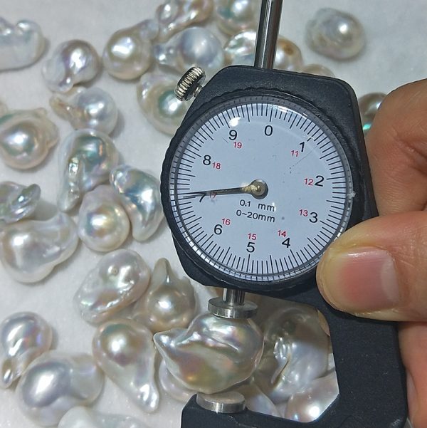 natural white loose white freshwater nucleated fireball shaped pearl beads for wholesale,price per bead - Image 4