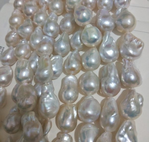 loose white baroque pearls