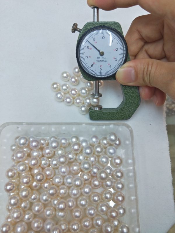 cultured white round pearls 8mm