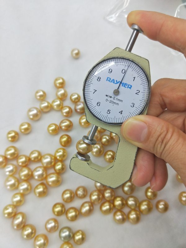 10-11mm off round HIGH LUSTER GOLD SOUTH SEA PEARL LOOSE BEADS