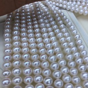 white freshwater pearl beads
