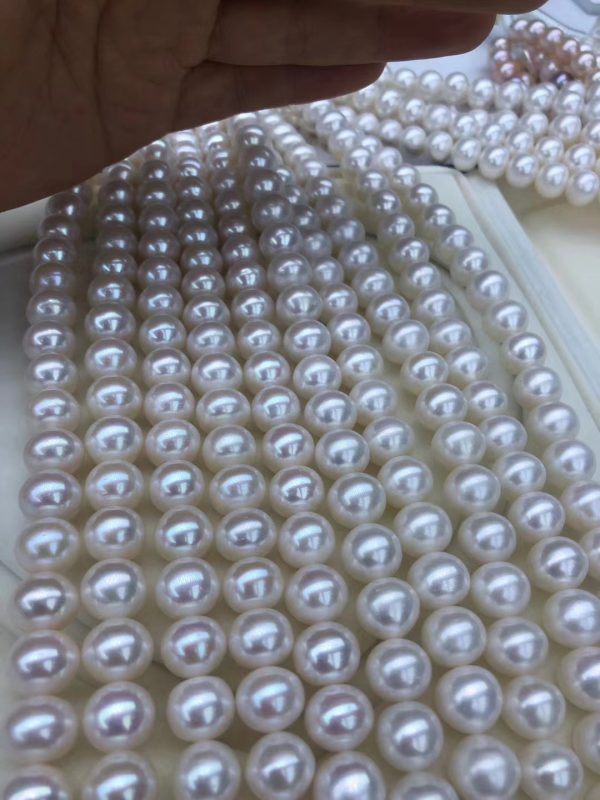 white freshwater pearl beads