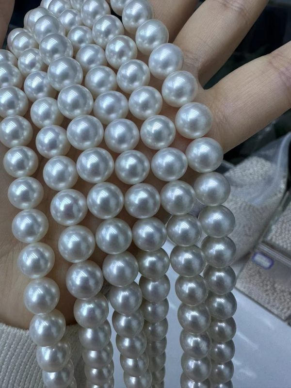 round cultured white freshwater beads