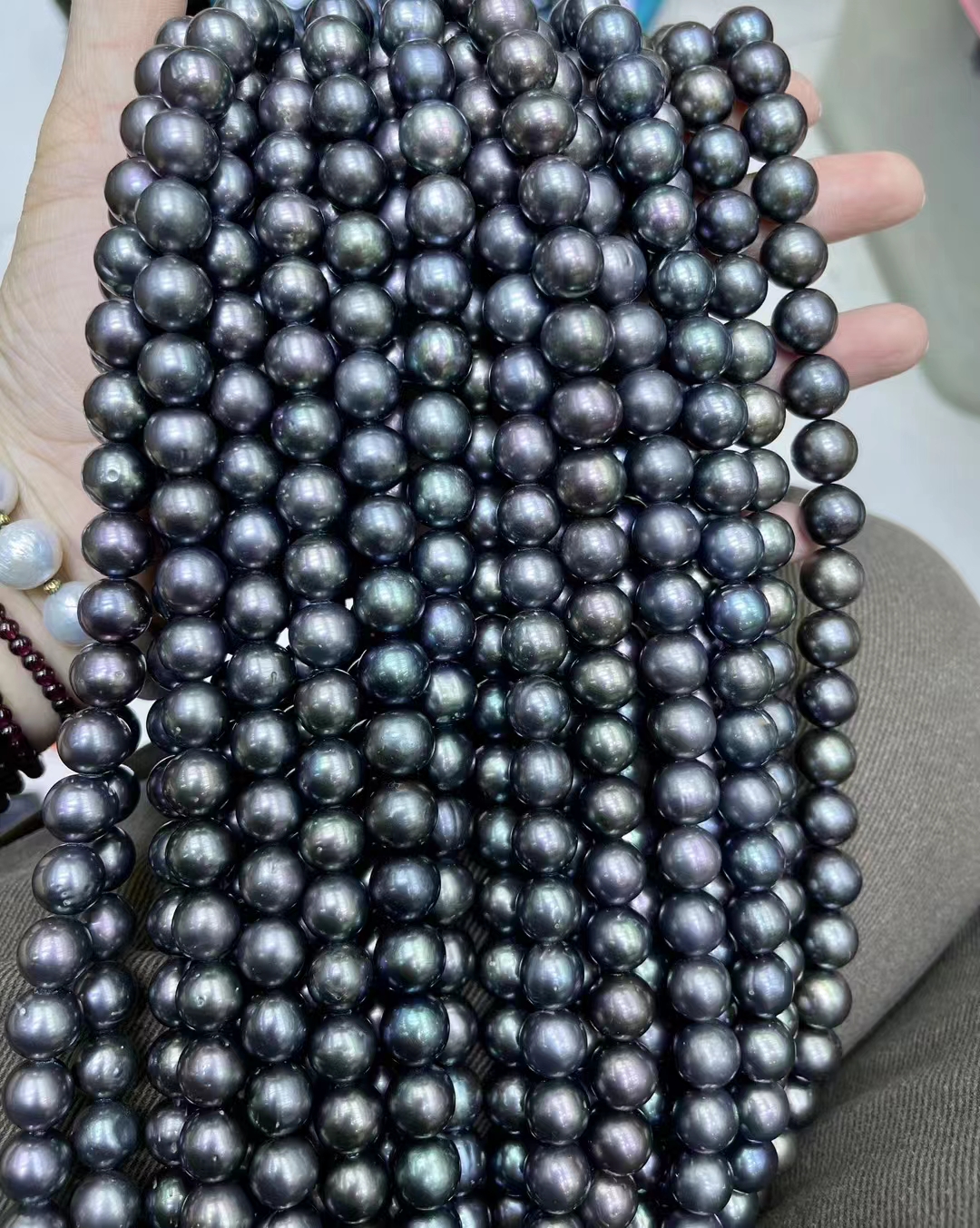 peacock round cultured pearl strands
