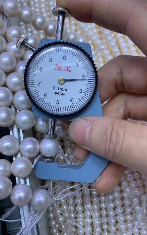 white round cultured pearls