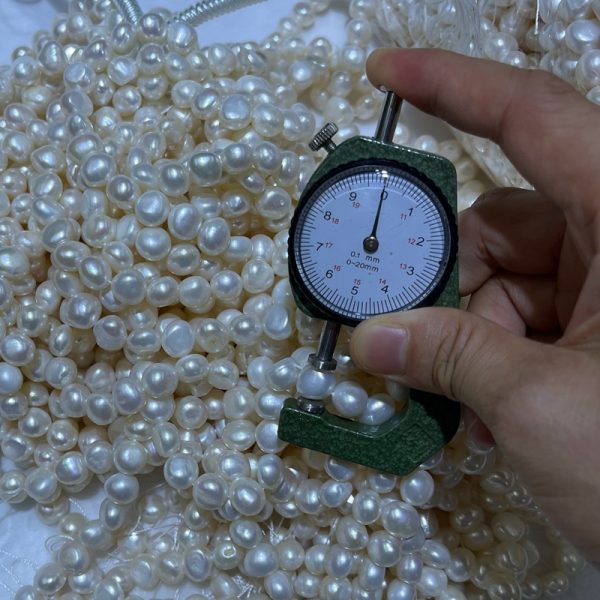 10-11MM WHITE-COLOR BAROQUE FRESHWATER PEARLS 37 BEADS - Image 4