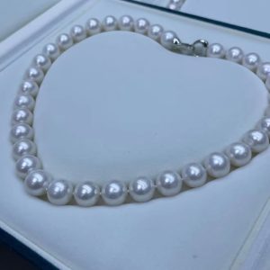 Elegant Round shaped white cultured freshwater pearl necklace