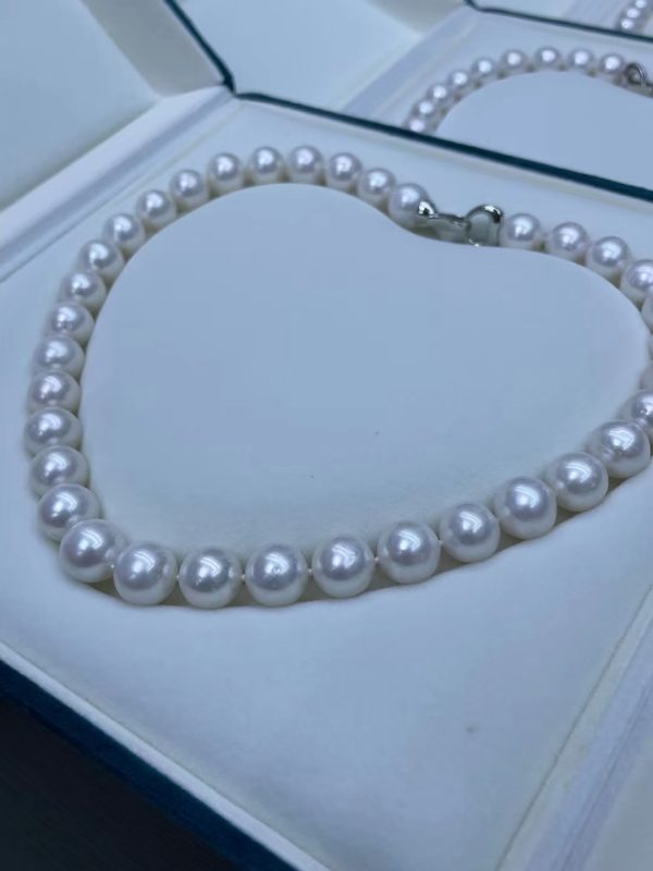 Elegant Round shaped white cultured freshwater pearl necklace