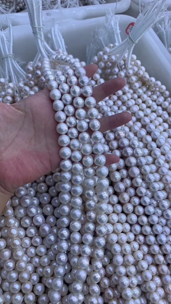 large nucleated cultured pearls